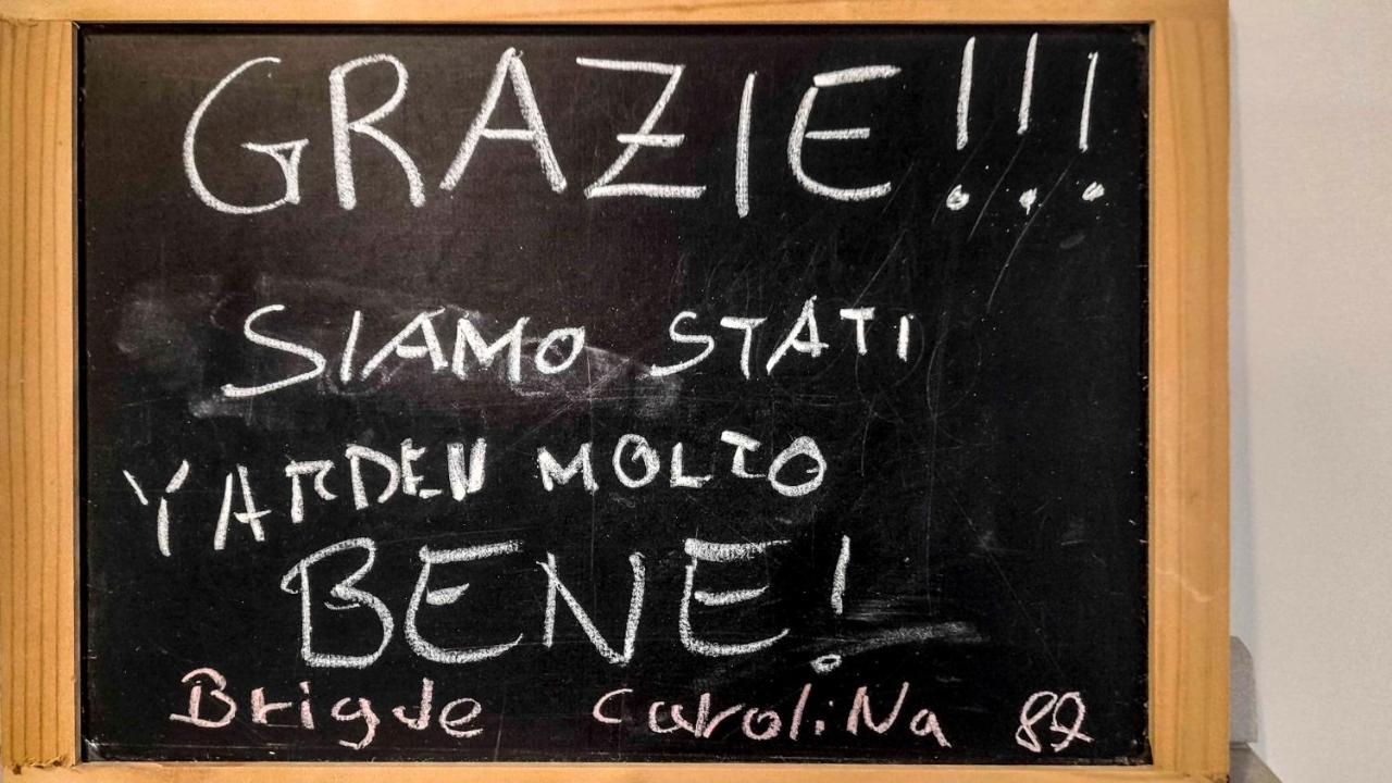 Da Nonna Lina Ai Quartieri Napels Buitenkant foto